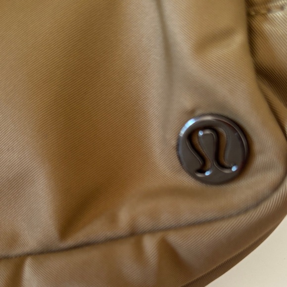 lululemon bag tan Double Zipper Belt The Saved Collection With an internal laptop sleeve and side water bottle pockets Lululemon Tan Large Slouchy Tote